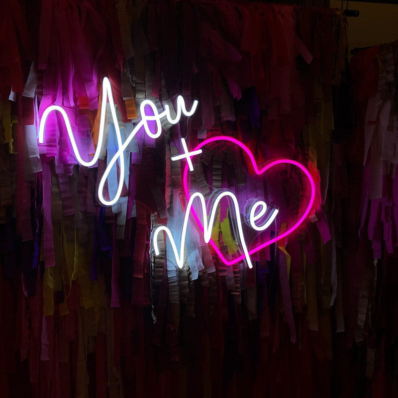 Insegna al neon You + Me
